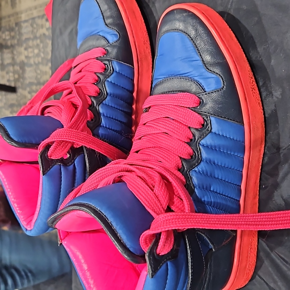 6.5 pink blue and black used Gucci sneakers